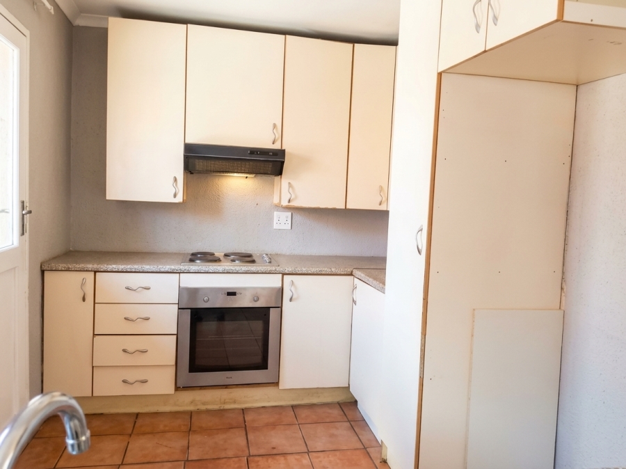 To Let 4 Bedroom Property for Rent in Geelhoutpark North West